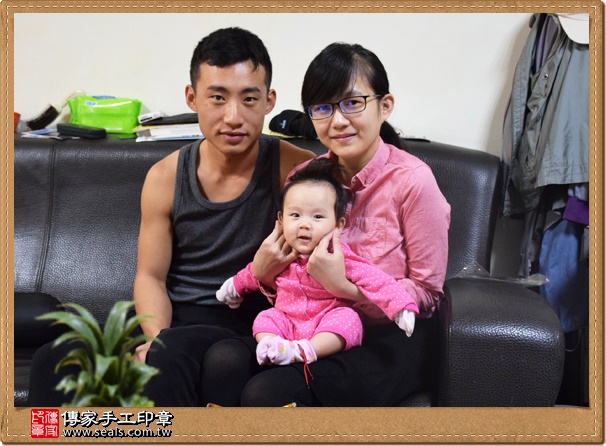 剃胎毛、滿月剃頭、嬰兒剃頭、嬰兒理髮、嬰兒剃髮、嬰兒剃胎毛、嬰兒滿月剃頭、寶寶剃頭、剃胎毛儀式、剃胎毛吉祥話、滿月剃頭儀式、滿月剃頭吉祥話、寶寶剃胎毛、寶寶滿月剃頭理髮、 台中大肚區剃胎毛、台中大肚區滿月剃頭、 台中大肚區嬰兒剃頭剃胎毛、台中大肚區嬰兒理髮、台中大肚區嬰兒剃髮、施寶寶(台中大肚區到府嬰兒寶寶滿月剃頭理髮、免費到府嬰兒剃胎毛儀式吉祥話)。到府剃頭剃胎毛主持、專業拍照、DVD光碟、證書。★購買「臍帶章、肚臍章、胎毛筆刷印章」贈送：剃頭、收涎、抓周，三選一。2015.12.24 照片2
